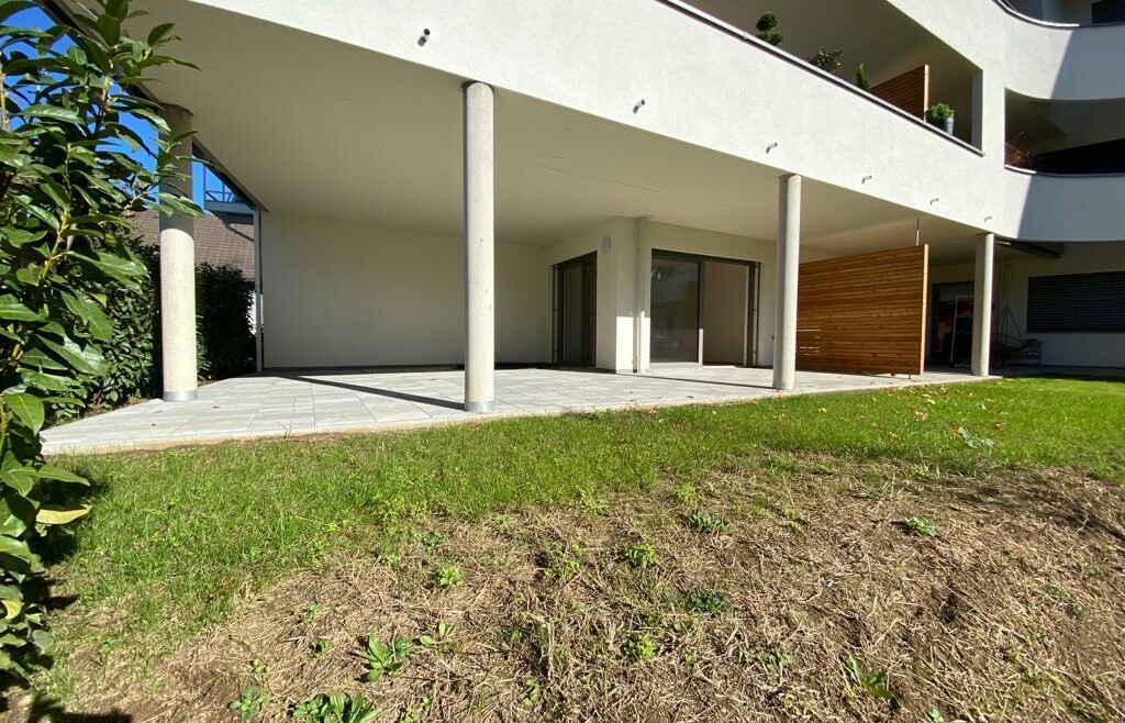 Erstbezug – Helle moderne Gartenwohnung mit großer überdachter Terrasse!